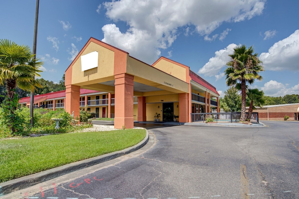Suburban Studios Hinesville - Fort Stewart Area in HINESVILLE - GA