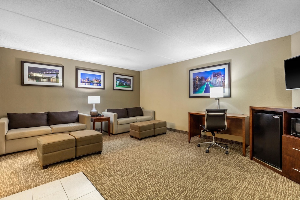 Comfort Inn & Suites Hamilton Place 39/39