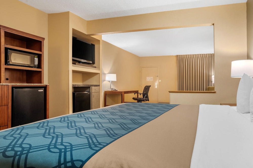 Econo Lodge Inn & Suites Foley-North Gulf Shores 21/40