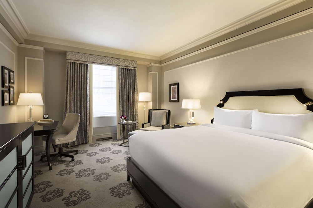 DELUXE, QUEEN BED