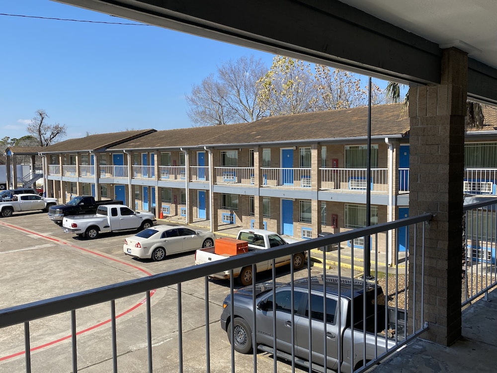 Relax Inn Channelview 8/39