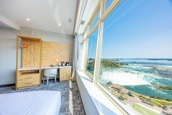 Room, Canadian Falls View