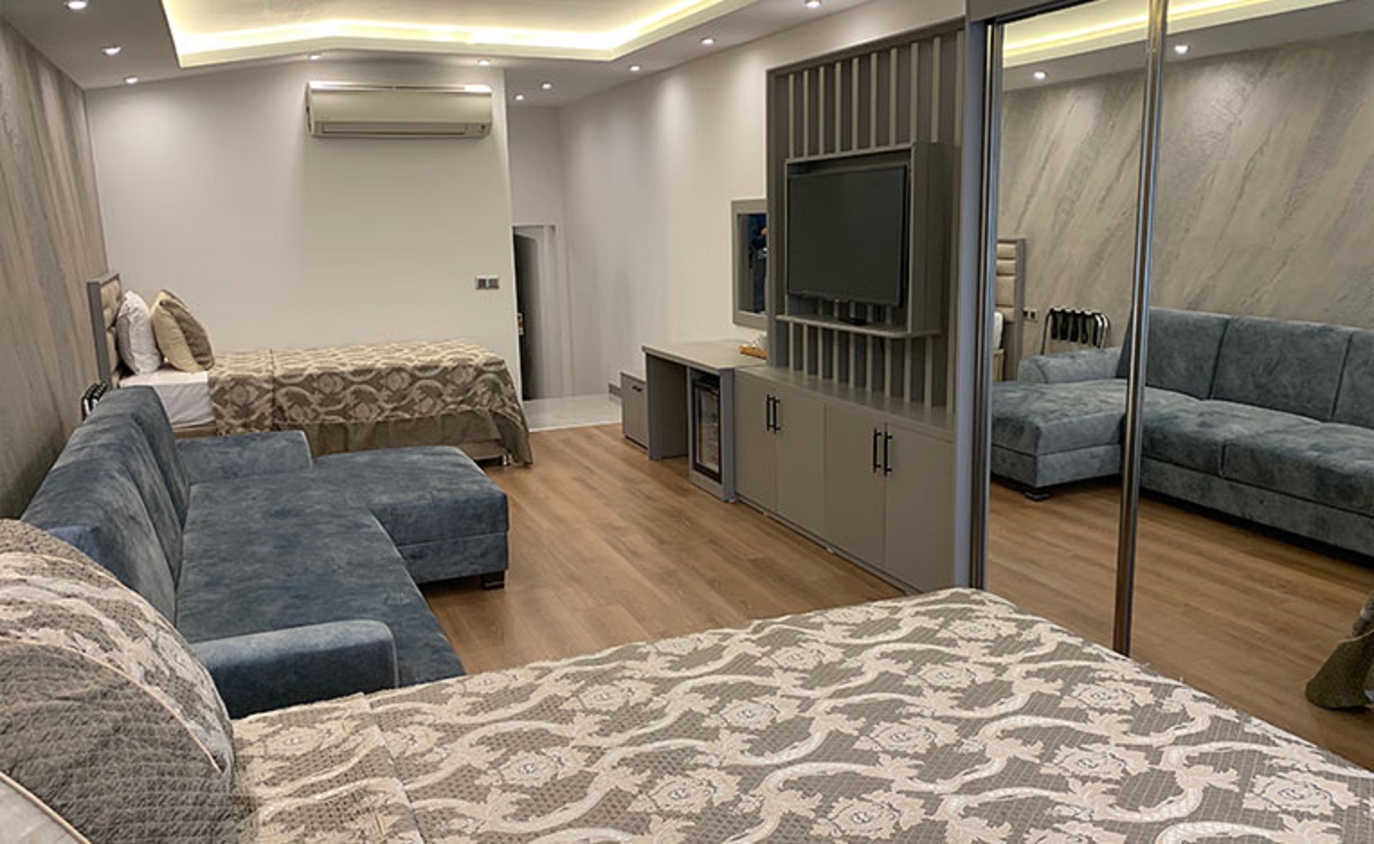 Regency World Suite 18/20