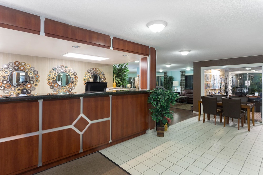 Days Inn by Wyndham Port Charlotte/Punta Gorda 7/50