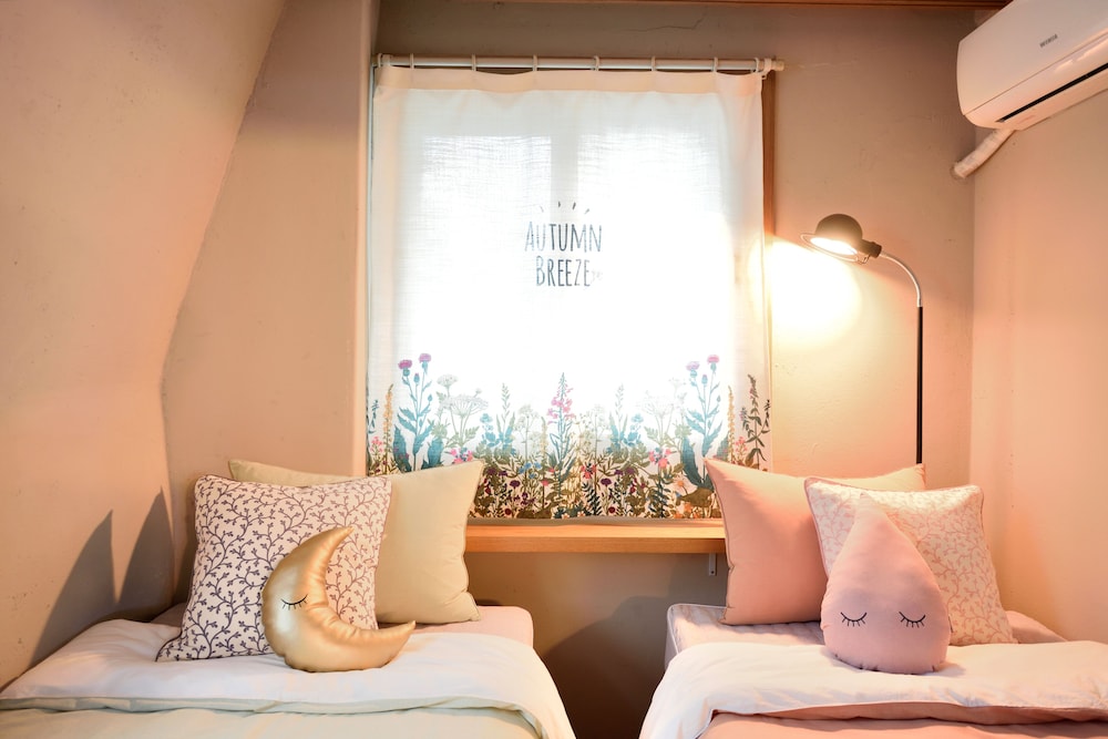 The One Hostel 35/50