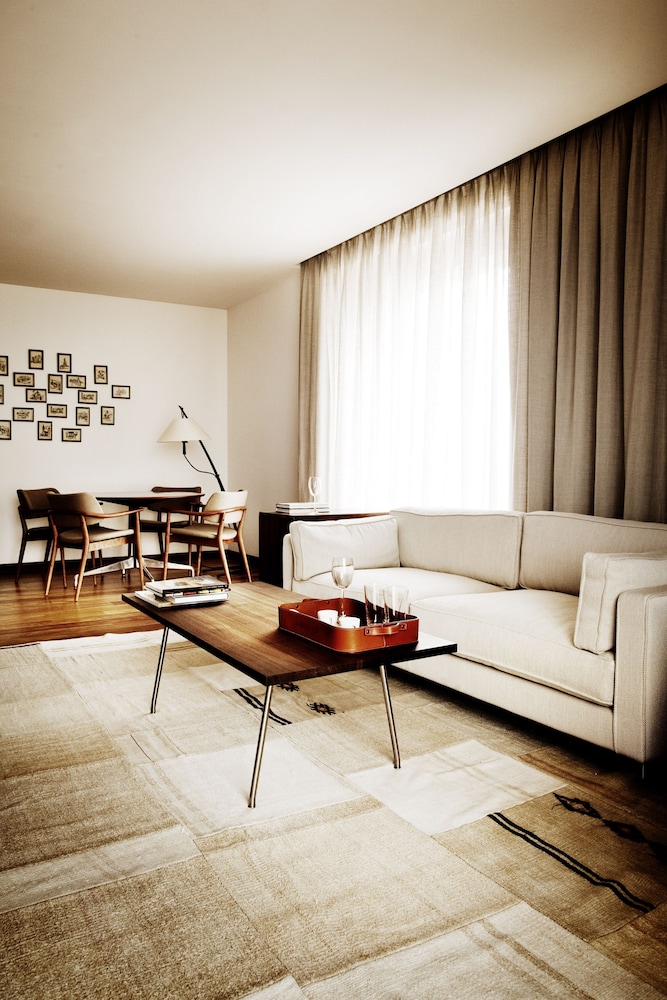 Square Nine Hotel Belgrade 45/81