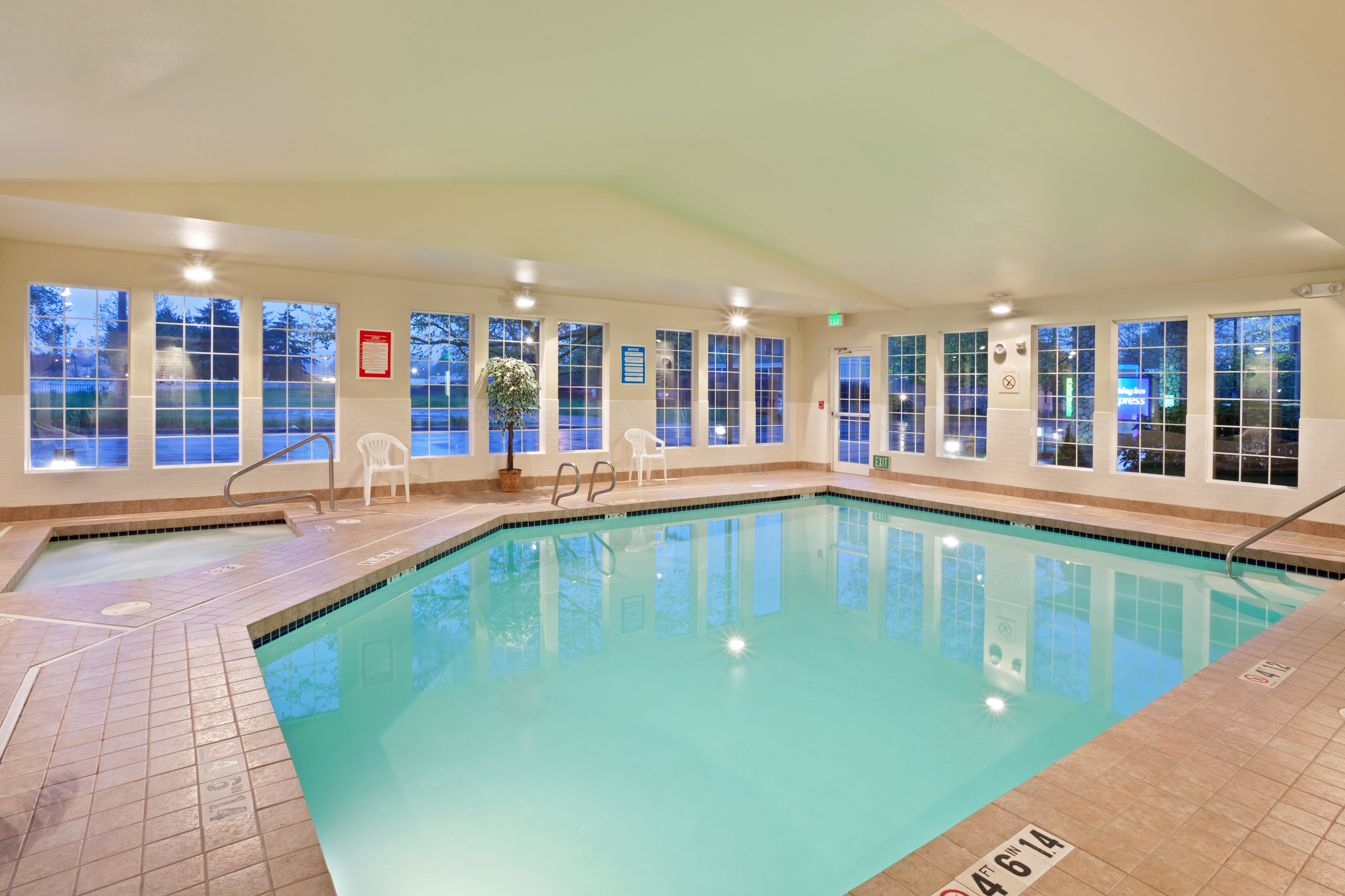 Holiday Inn Express Corvallis-On The River 44/76