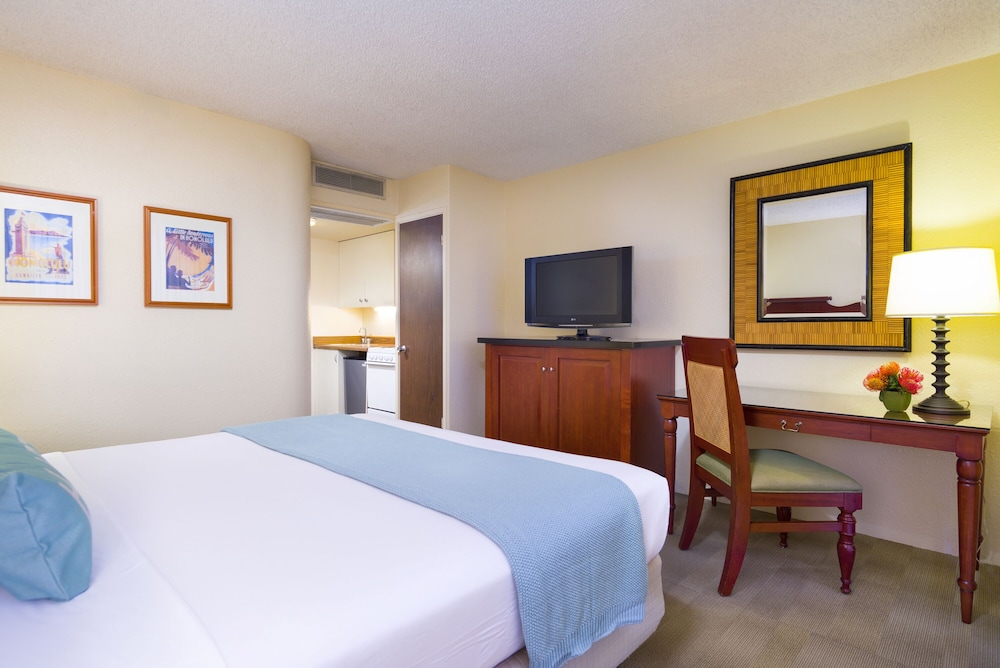 Ohia Waikiki Studio Suites 36/99