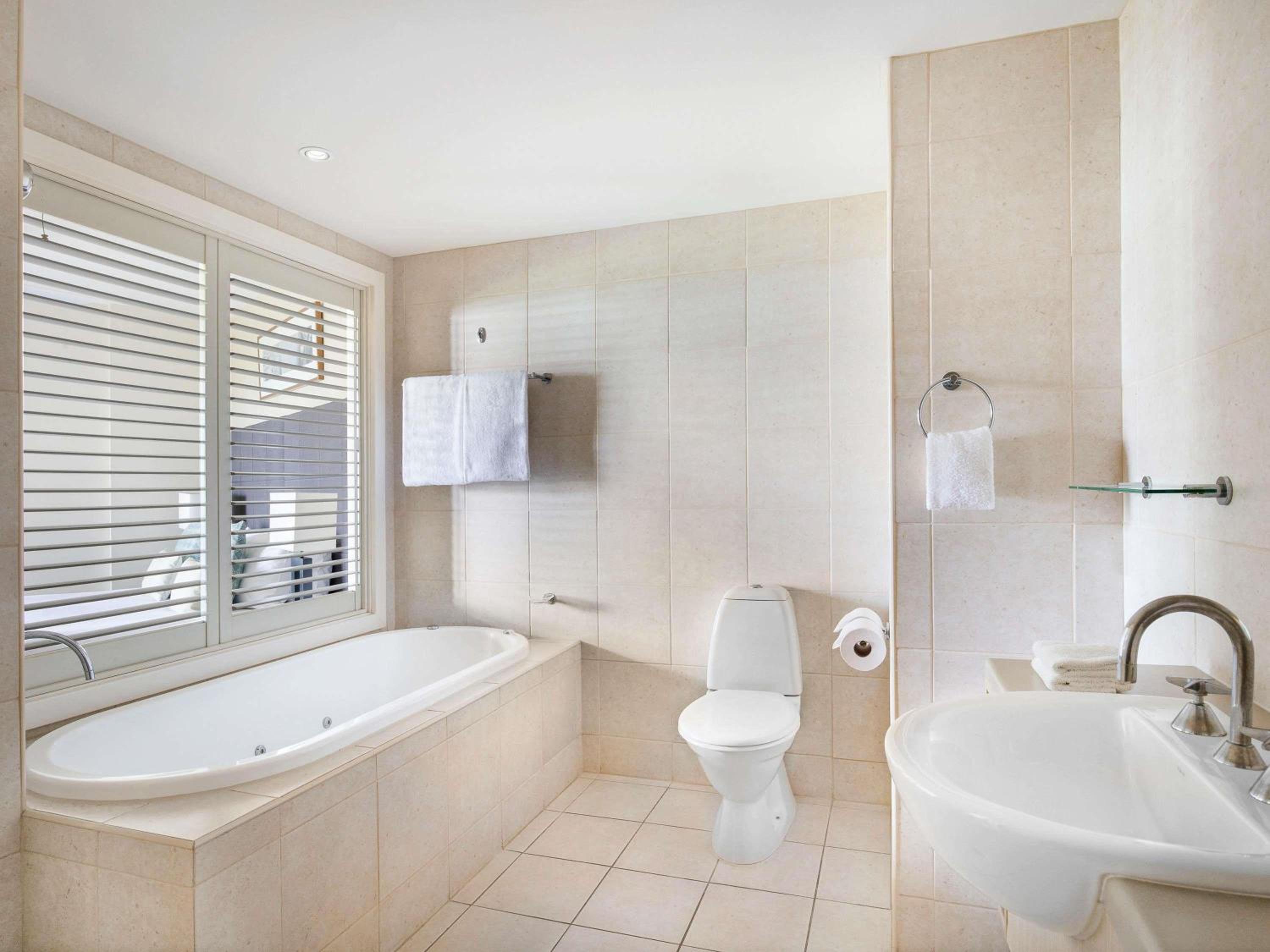 1 Bedroom, Ocean, Spa, Suite, Queen Bed, Sofa, Mantra on Salt Beach Kingscliff 2/2
