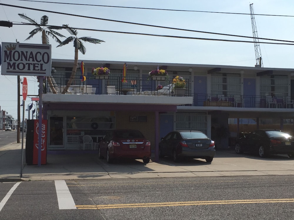 Monaco Motel 34/46