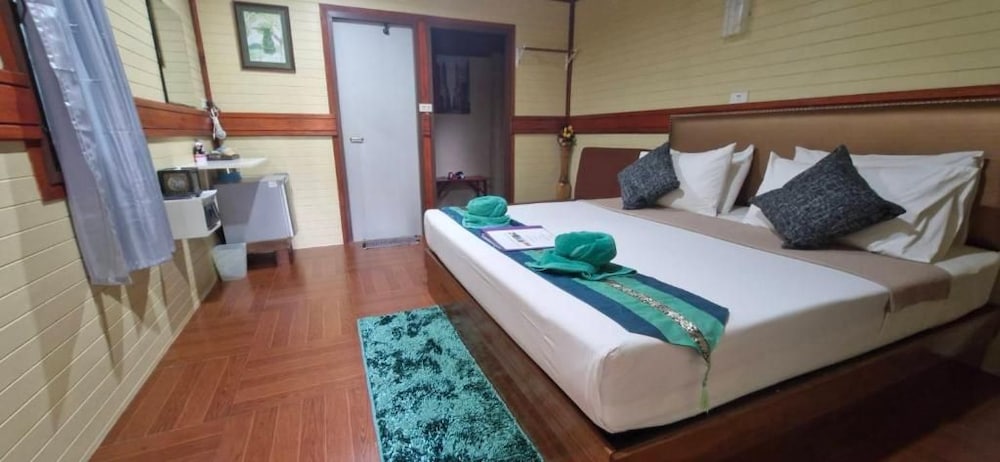 The Royal Bamboo Lodge 12/50