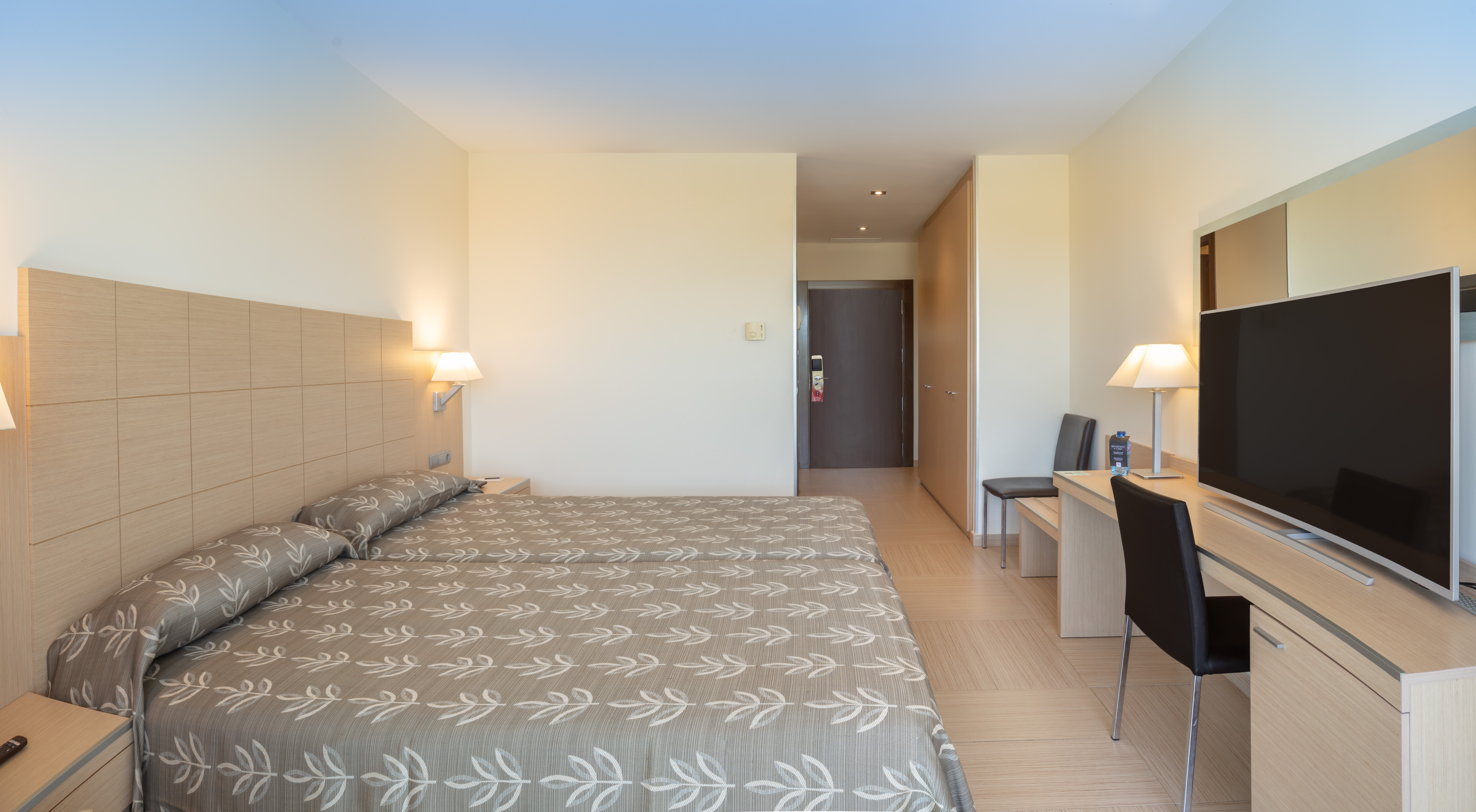 Room, Triple