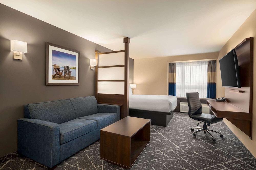 Microtel Inn and Suites by Wyndham Aurora 24/49