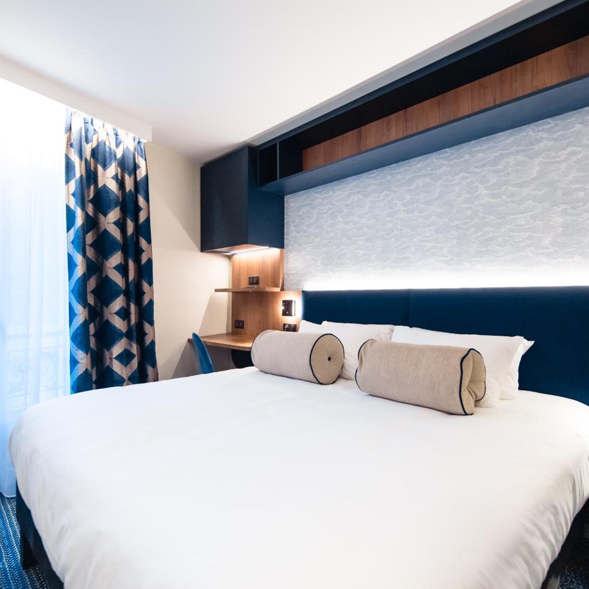 Medium, Executive, Double Bed, Eiffel View