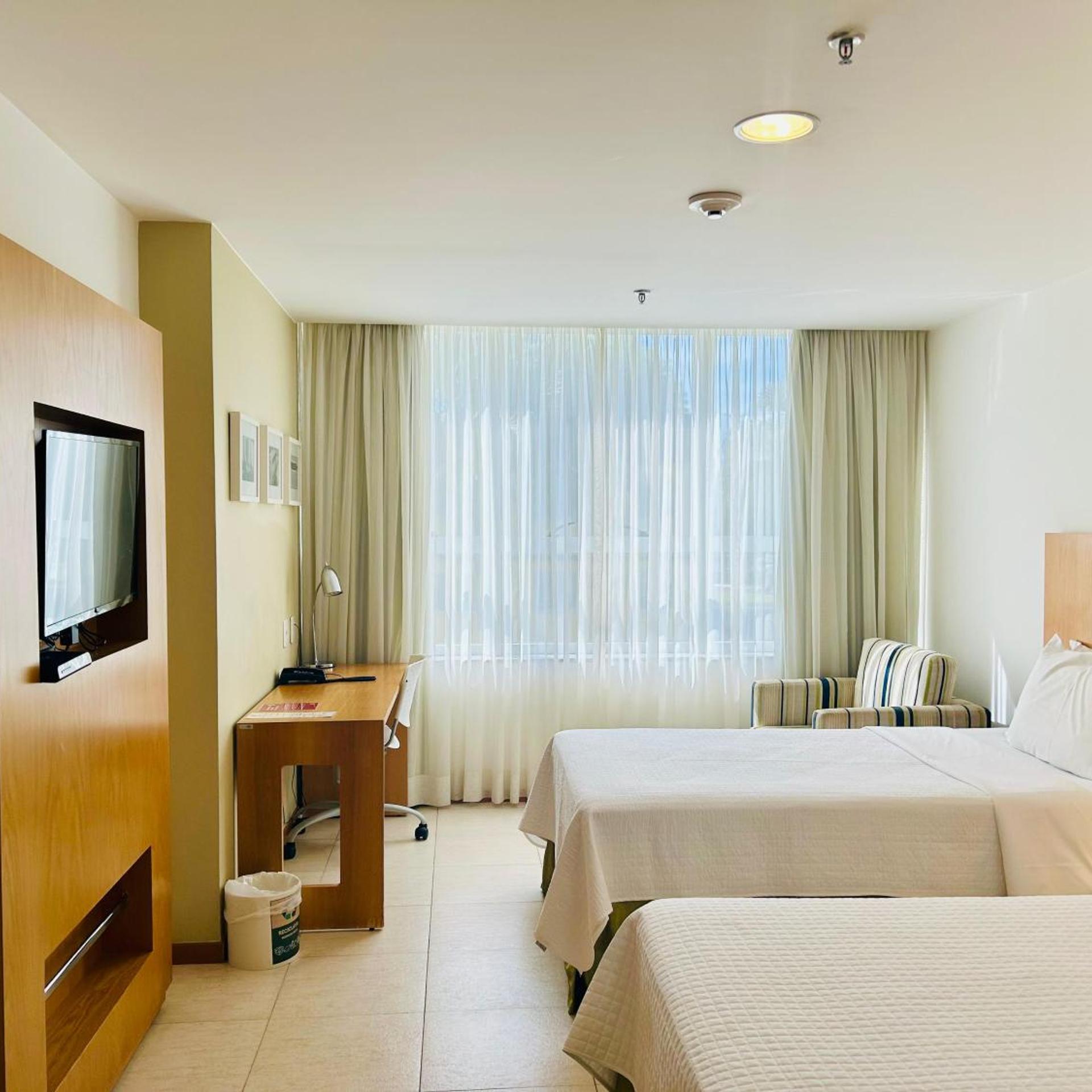 NAOUM HOTEL 12/25
