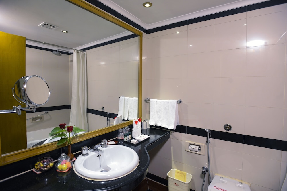 Clarks Hotel 50/50