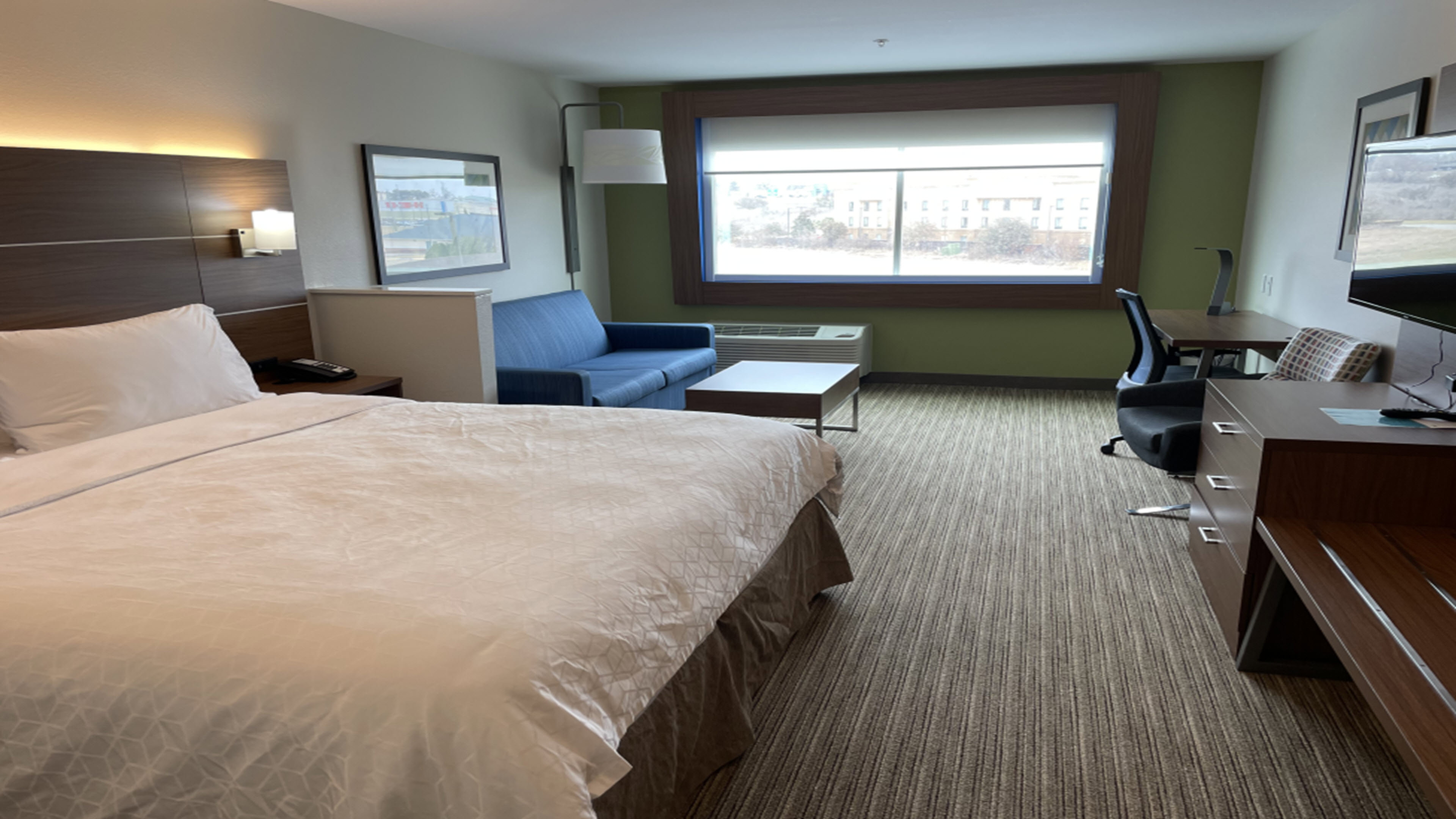 Holiday Inn Express Suites Brenham South 20/46