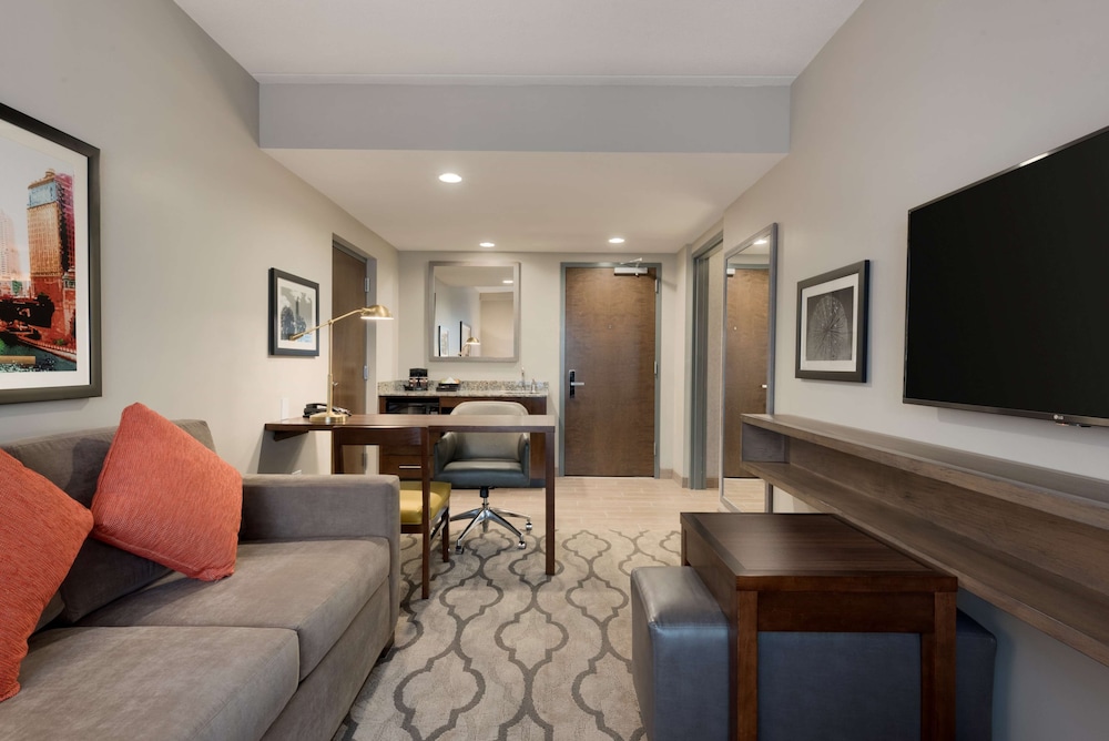 Embassy Suites By Hilton Chicago-Naperville 24/53