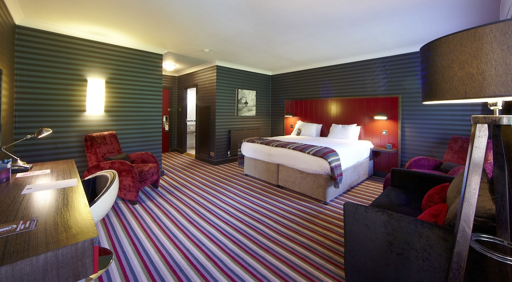 Village Hotel Swindon 23/73