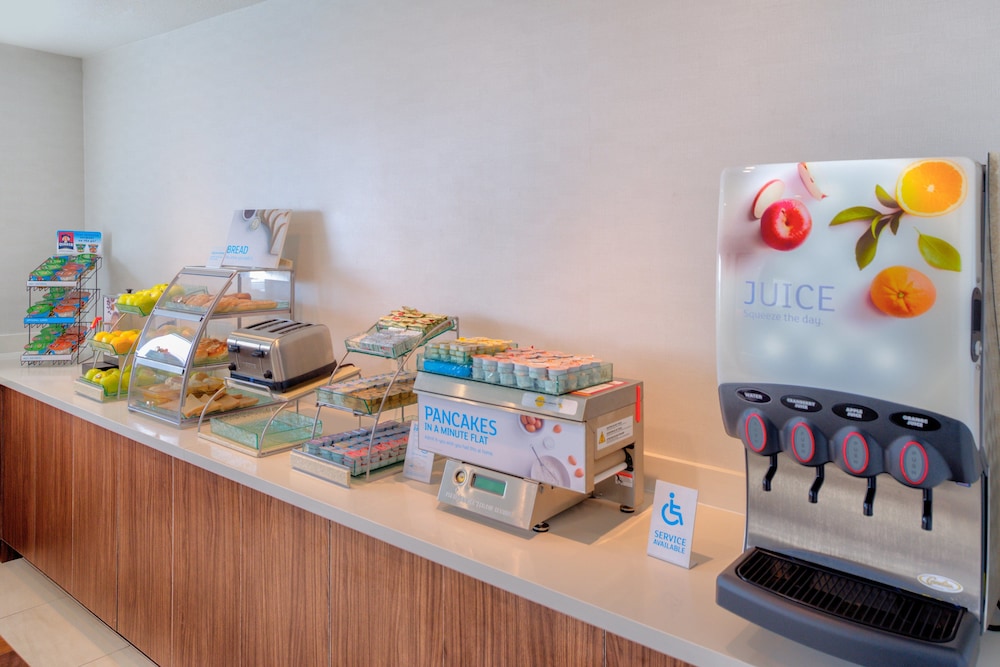 HOLIDAY INN EXPRESS NEWBERG - WINE COUNTRY 48/60