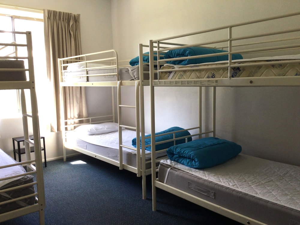Victor Harbor Holiday & Cabin Park 26/46