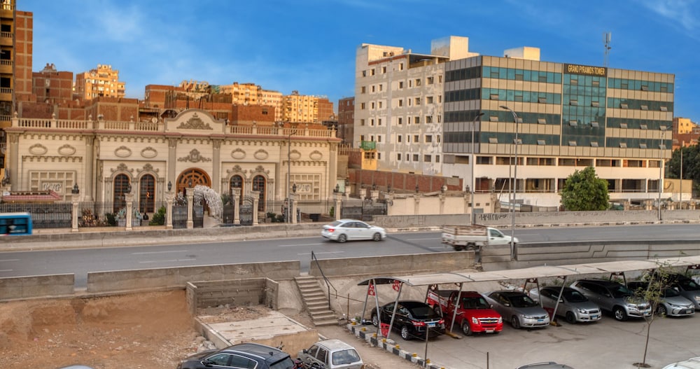 Saray Pyramids & Museum View Hotel 71/81