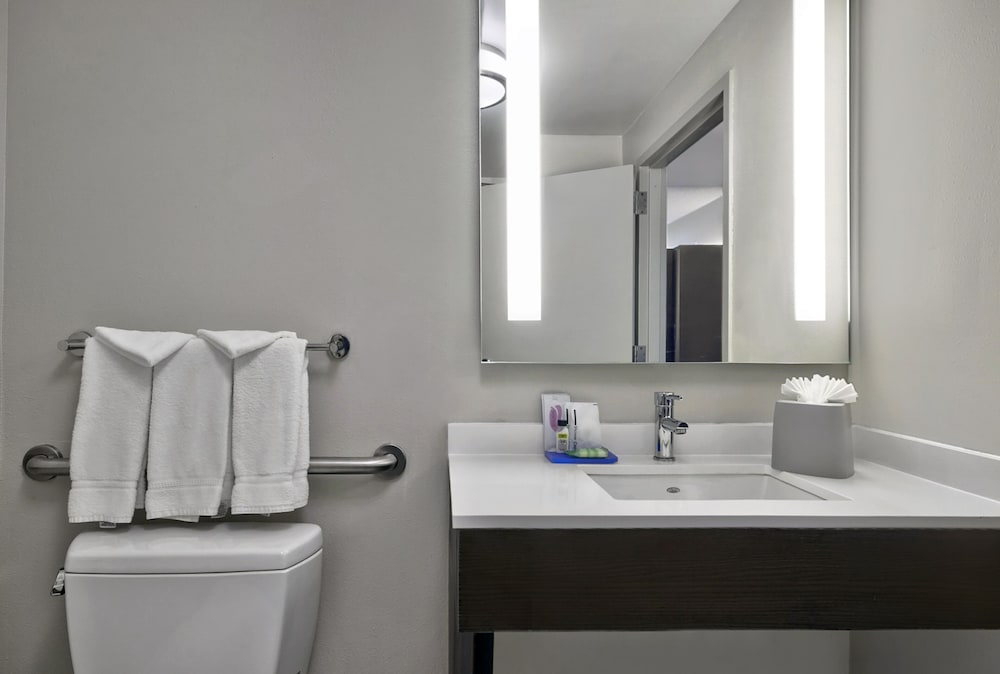 Holiday Inn Express Hotel And Suites Kansas City Grandview 33/64