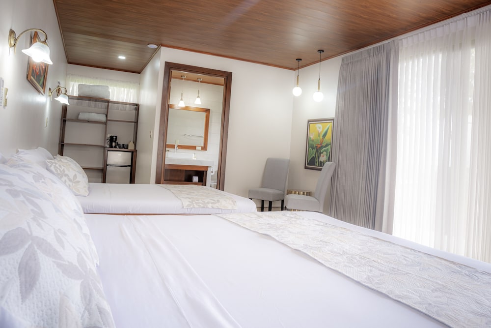 Hotel Miradas Arenal 12/96