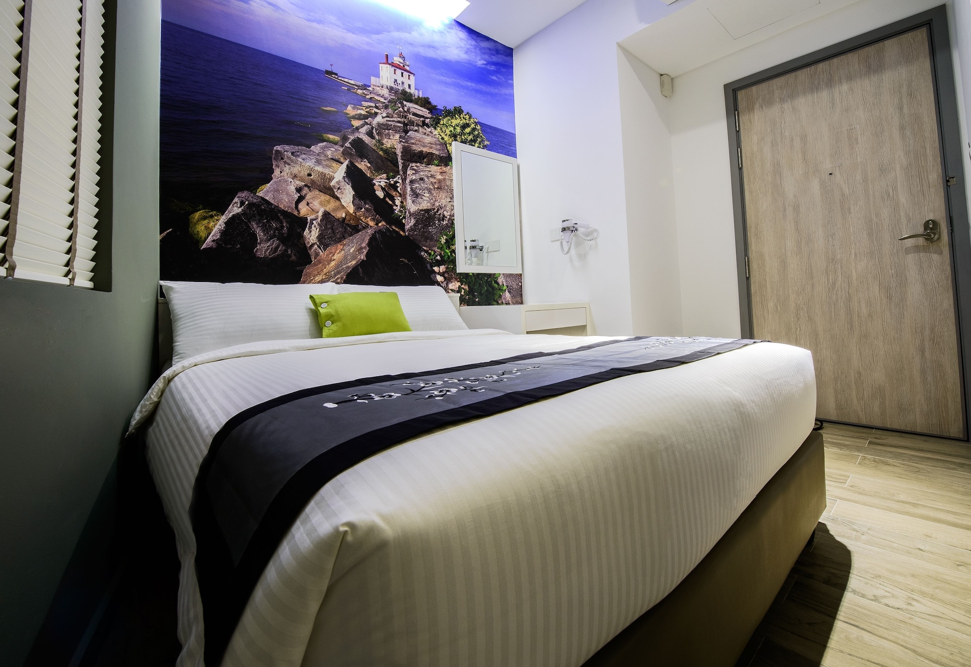 GOLD, DELUXE, DOUBLE BED