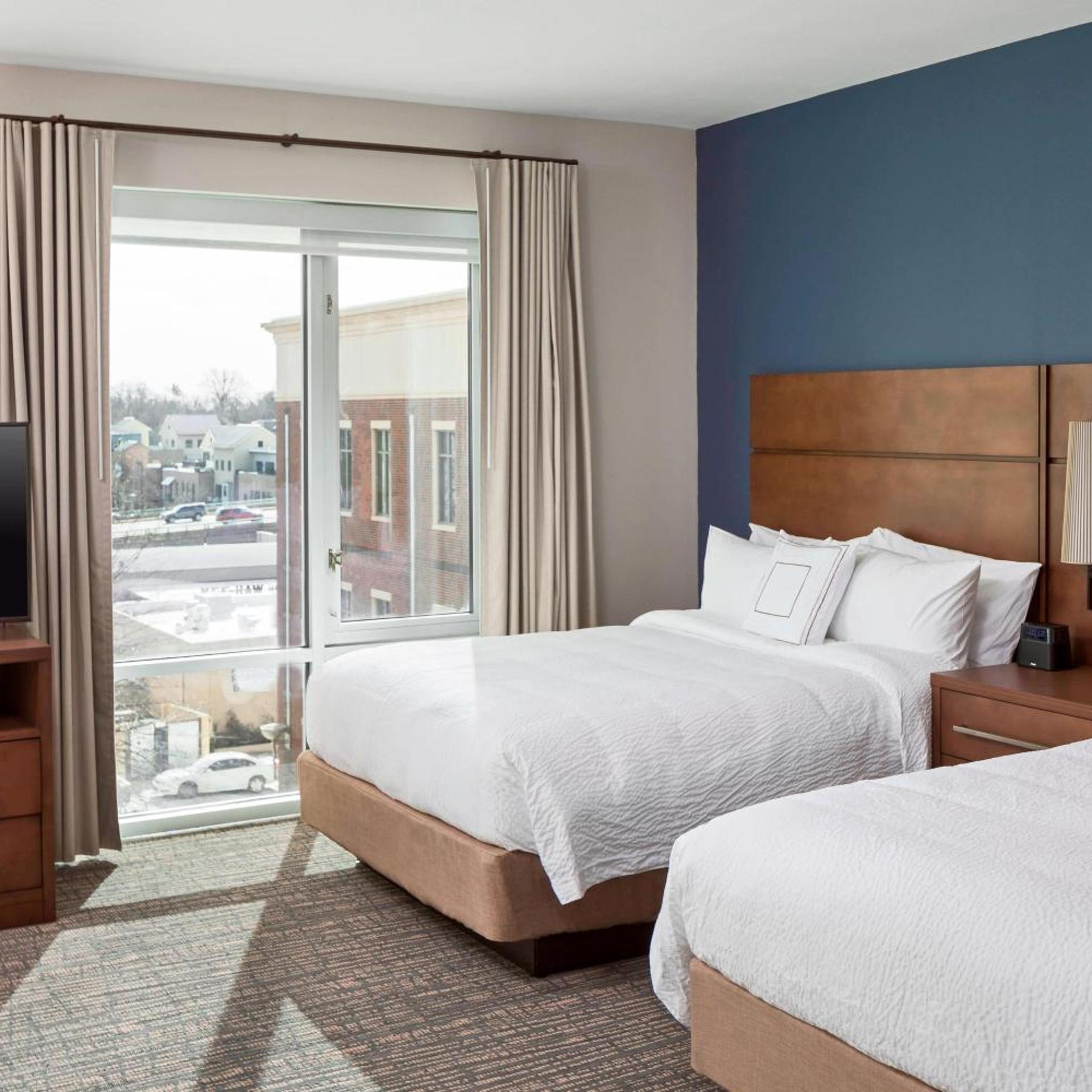 Studio, Queen Bed
