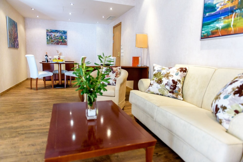 Lobby at Ramada Plaza by Wyndham Thraki, ALEXANDROUPOLIS