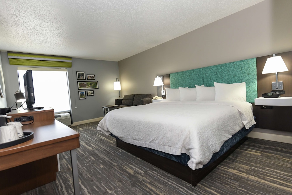 Hampton Inn Youngstown - North 14/80