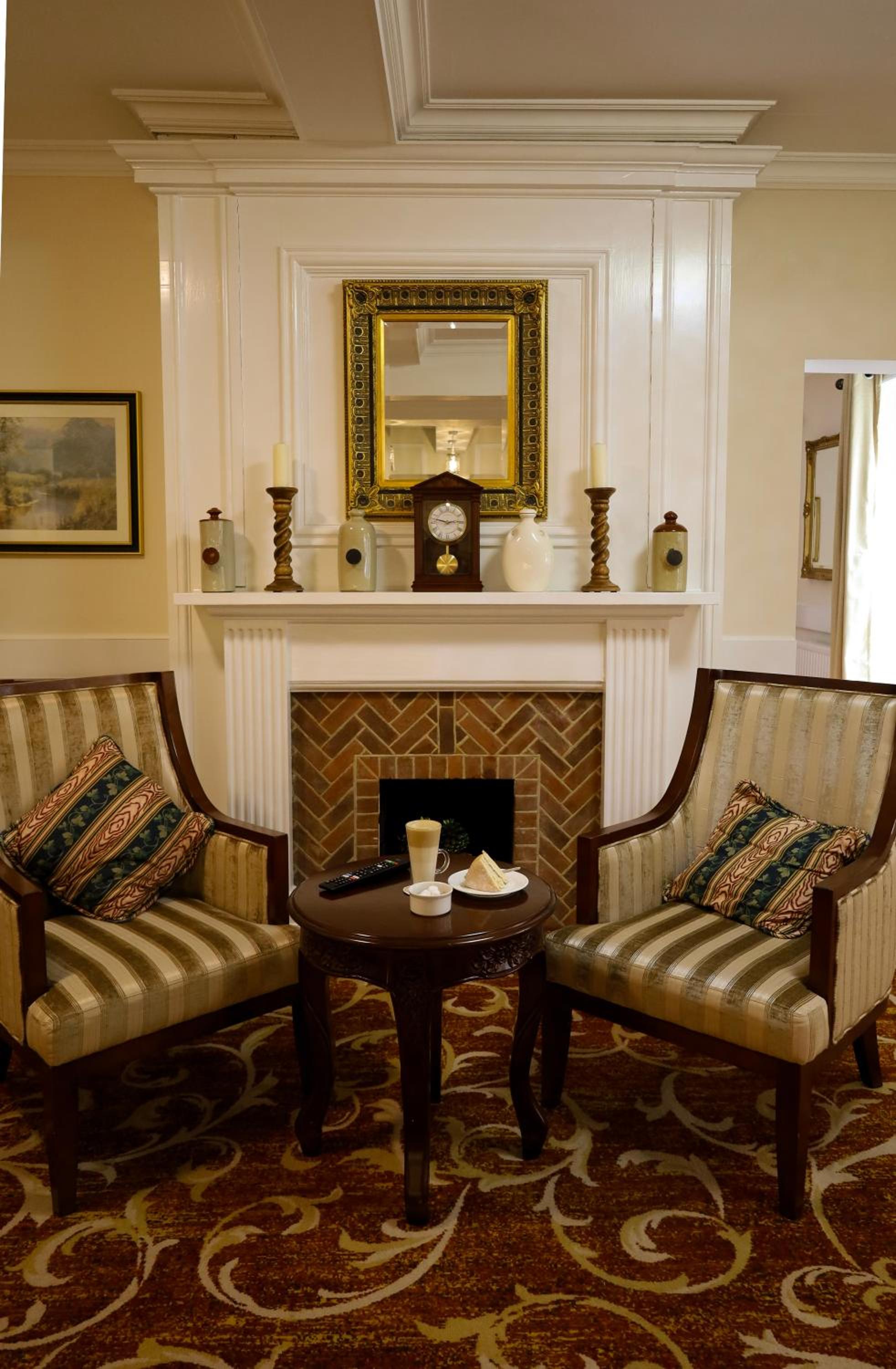 Royal Swan, Ashley Manor - B&B 16/30