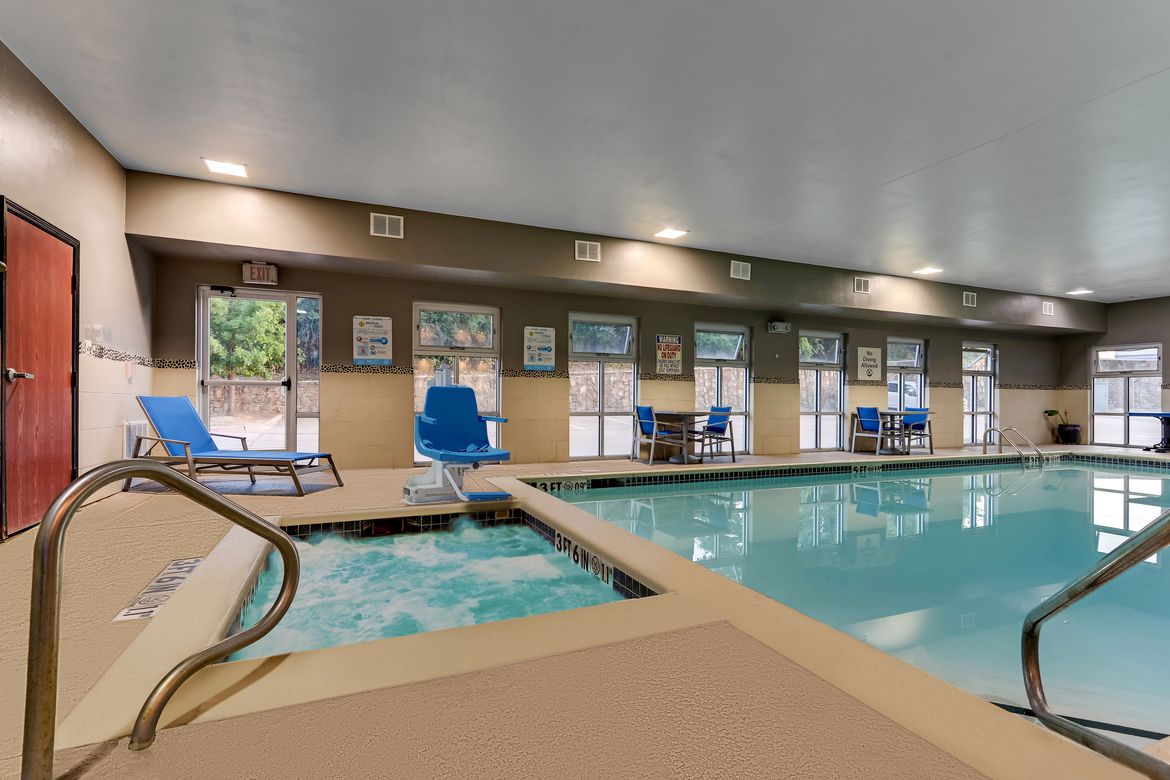 Holiday Inn Express Hotel & Suites Weatherford 34/57