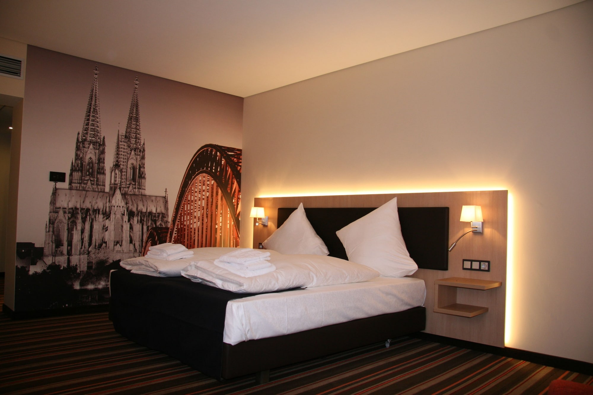 DELUXE, STUDIO, DOUBLE BED