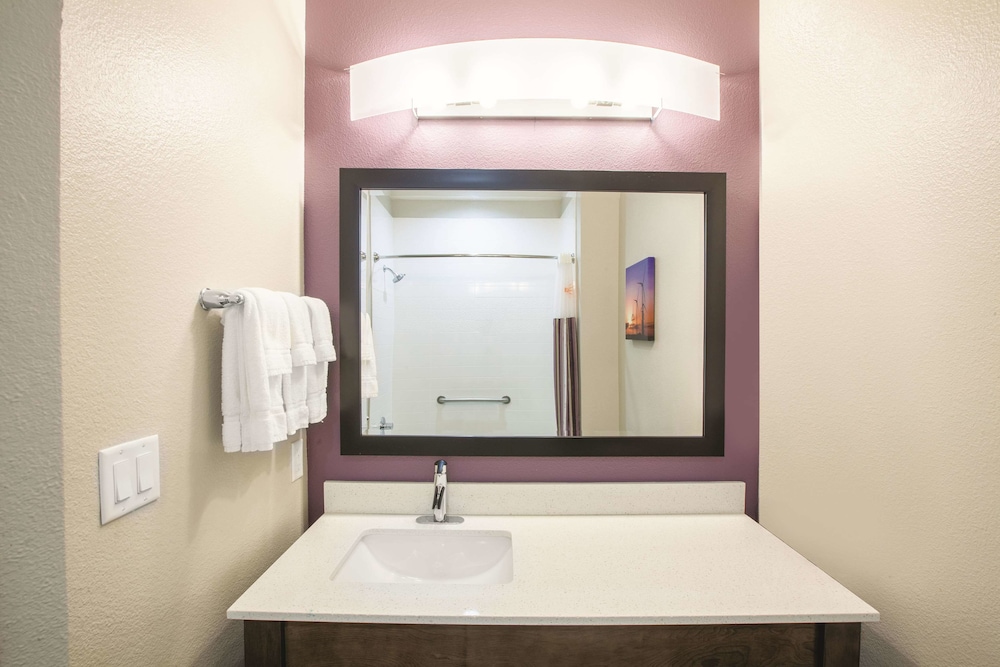 La Quinta Inn & Suites By Wyndham San Marcos Outlet Mall 30/31