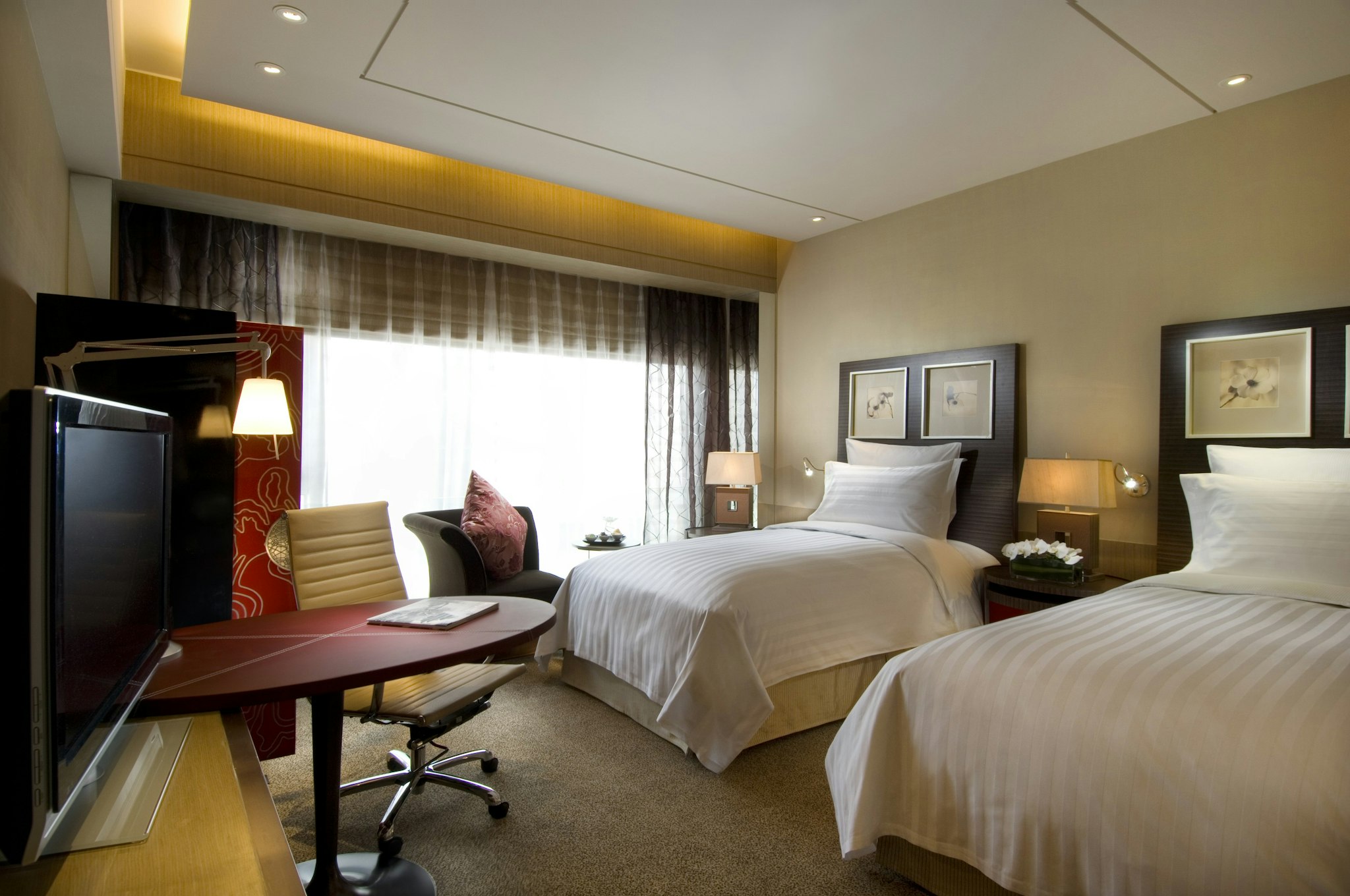 EXECUTIVE, TWIN BEDS