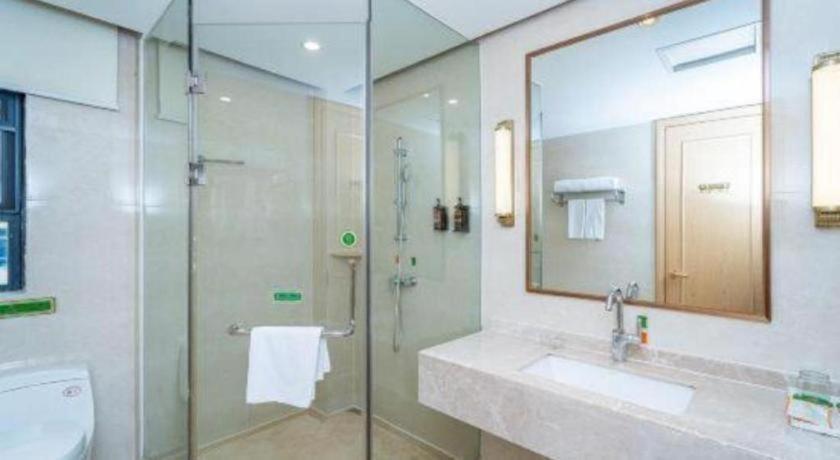Vienna Hotel (Guangzhou Panyu Plaza) 54/58