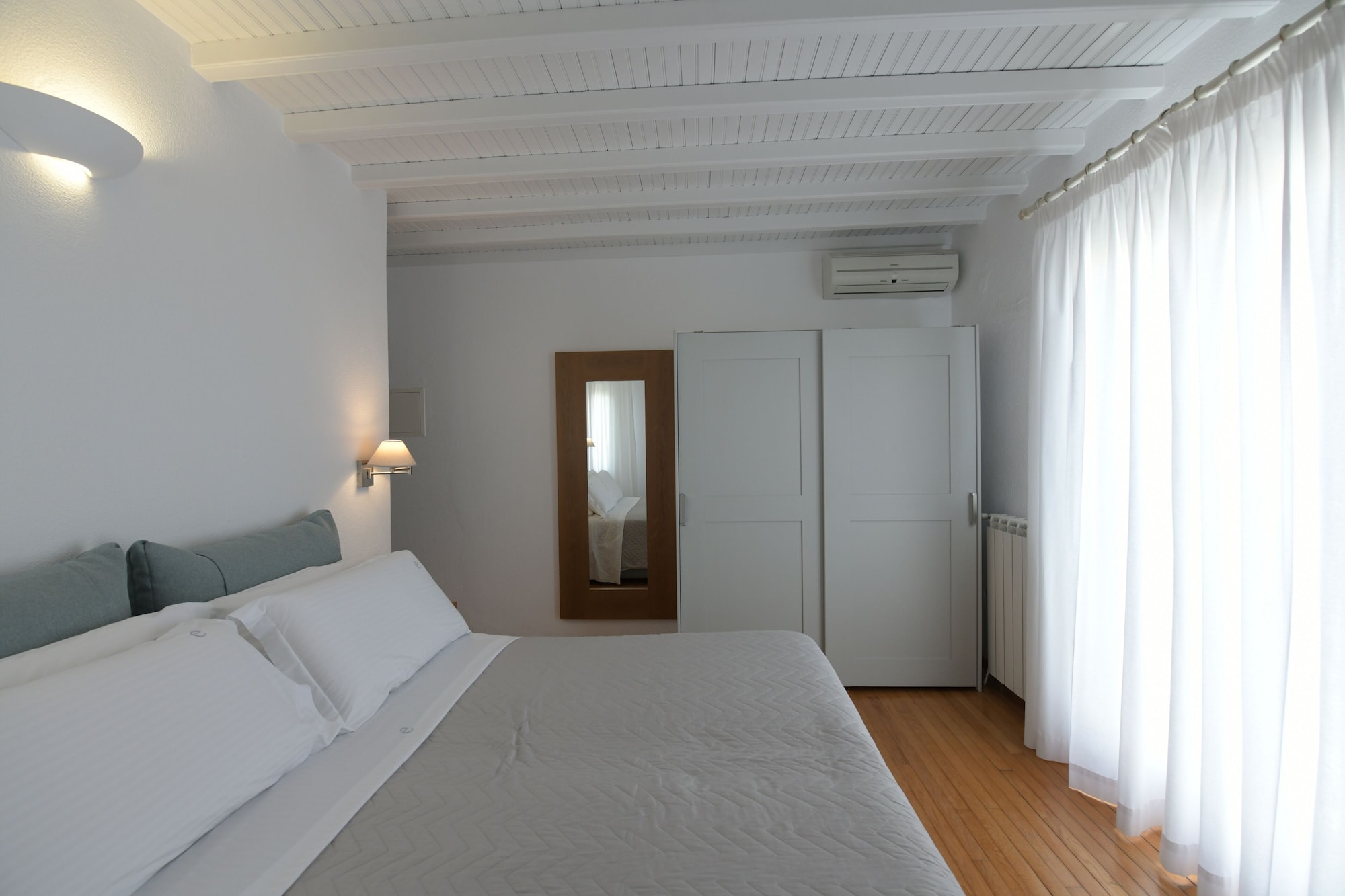 Standard, Sea View