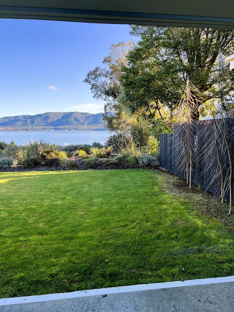 Fiordland Lakeview Motel and Apartments 63/67