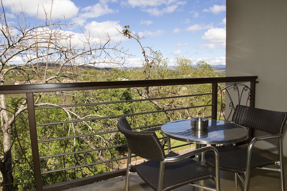 Francolin Lodge 37/50