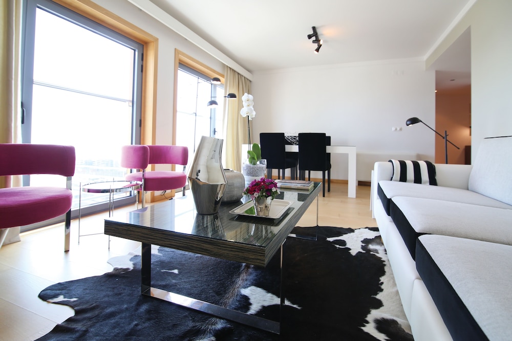 Panoramic Living 37/50