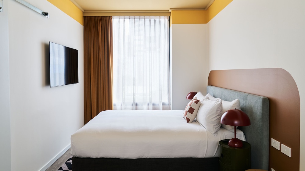 1 Bedroom, Midtown, Suite, Queen Bed