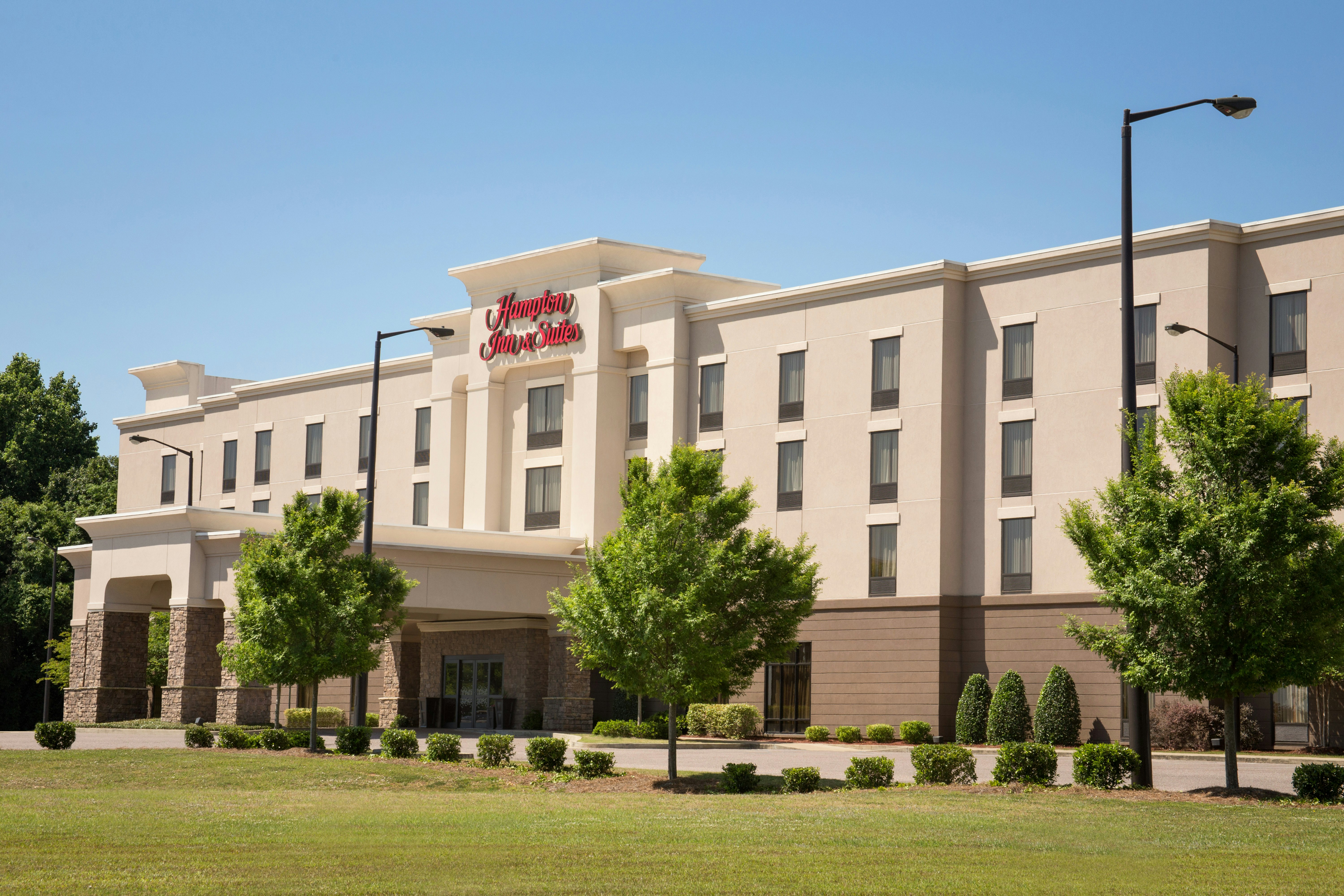 Hampton Inn & Suites Prattville AL 54/55