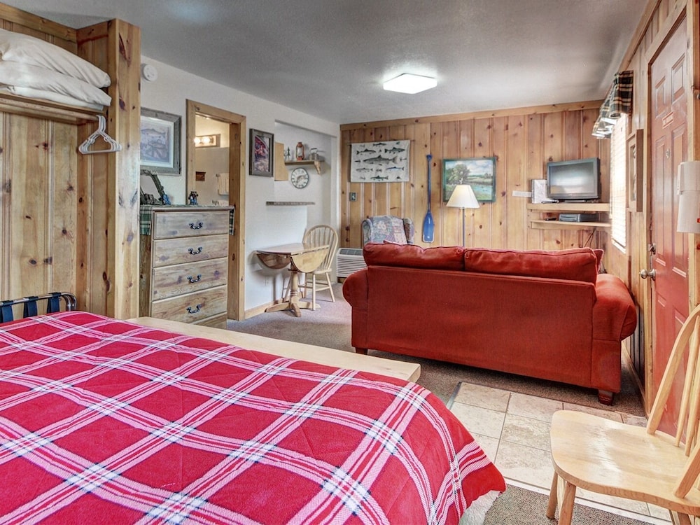 Eagle Fire Lodge Cabins 15/75