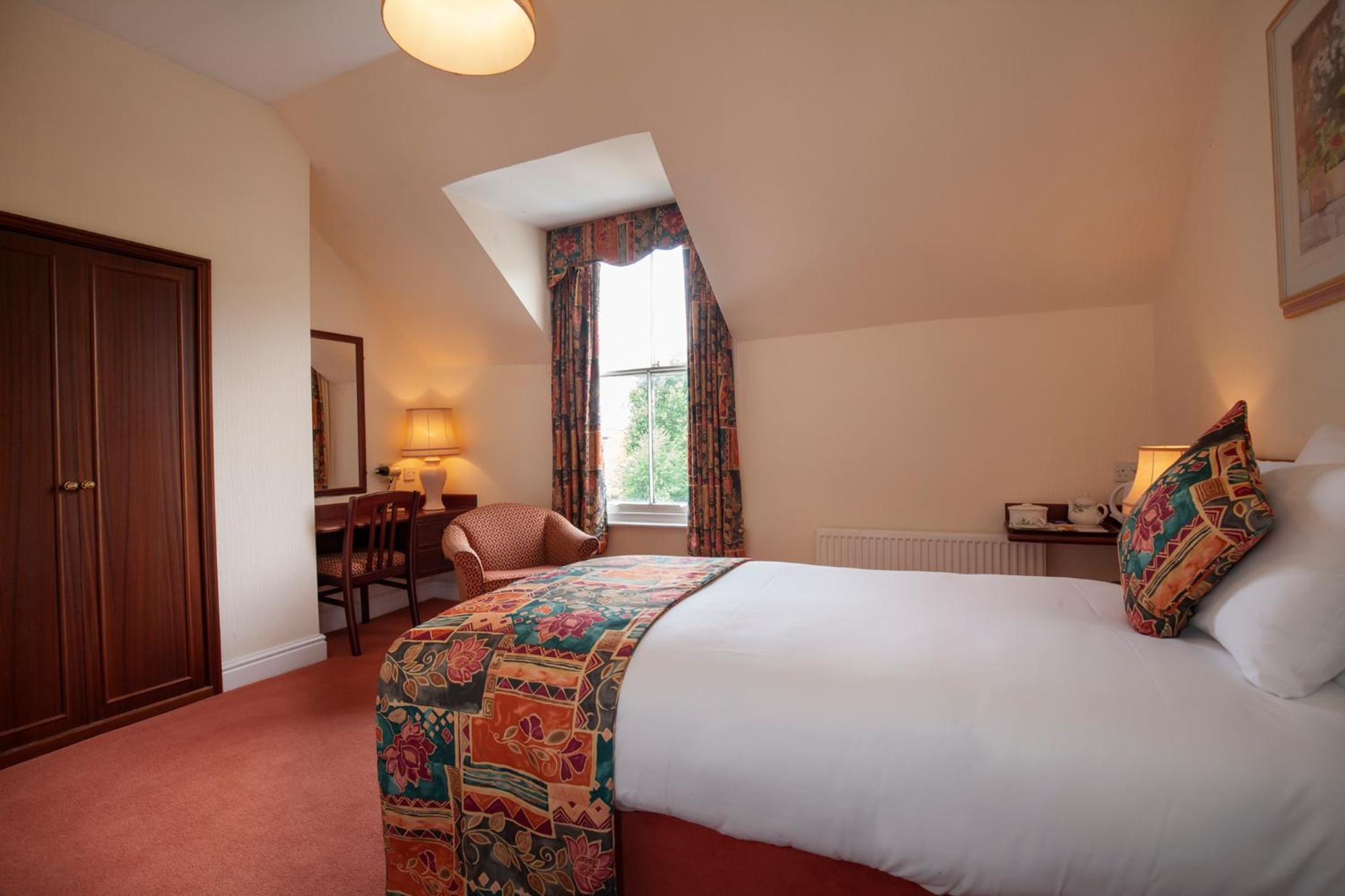 ROOM, SINGLE, SMALL