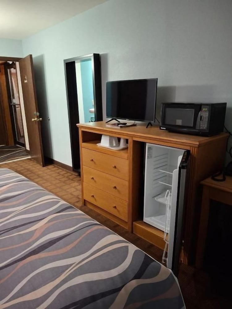 McGoverns Hotel and Suites 32/45
