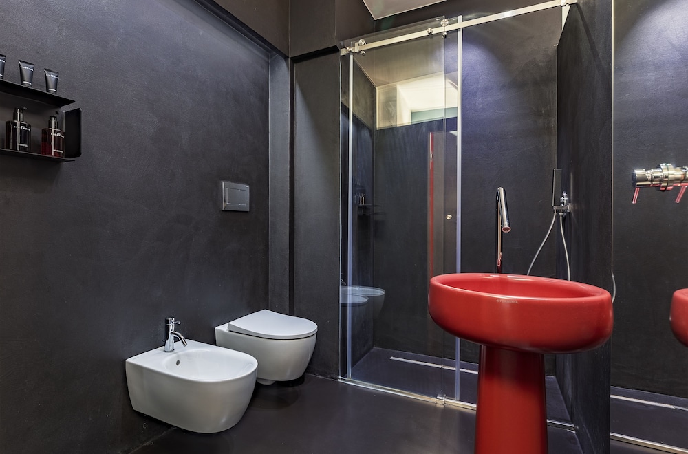 Five Place Design Suite & Apartments 54/58