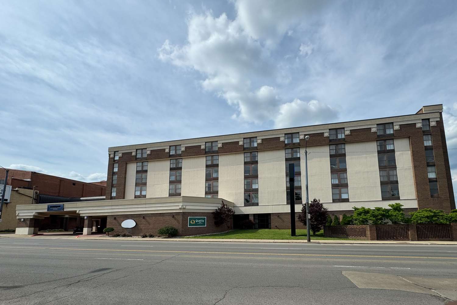 Quality Inn & Suites Downtown Mansfield, OH 2/21