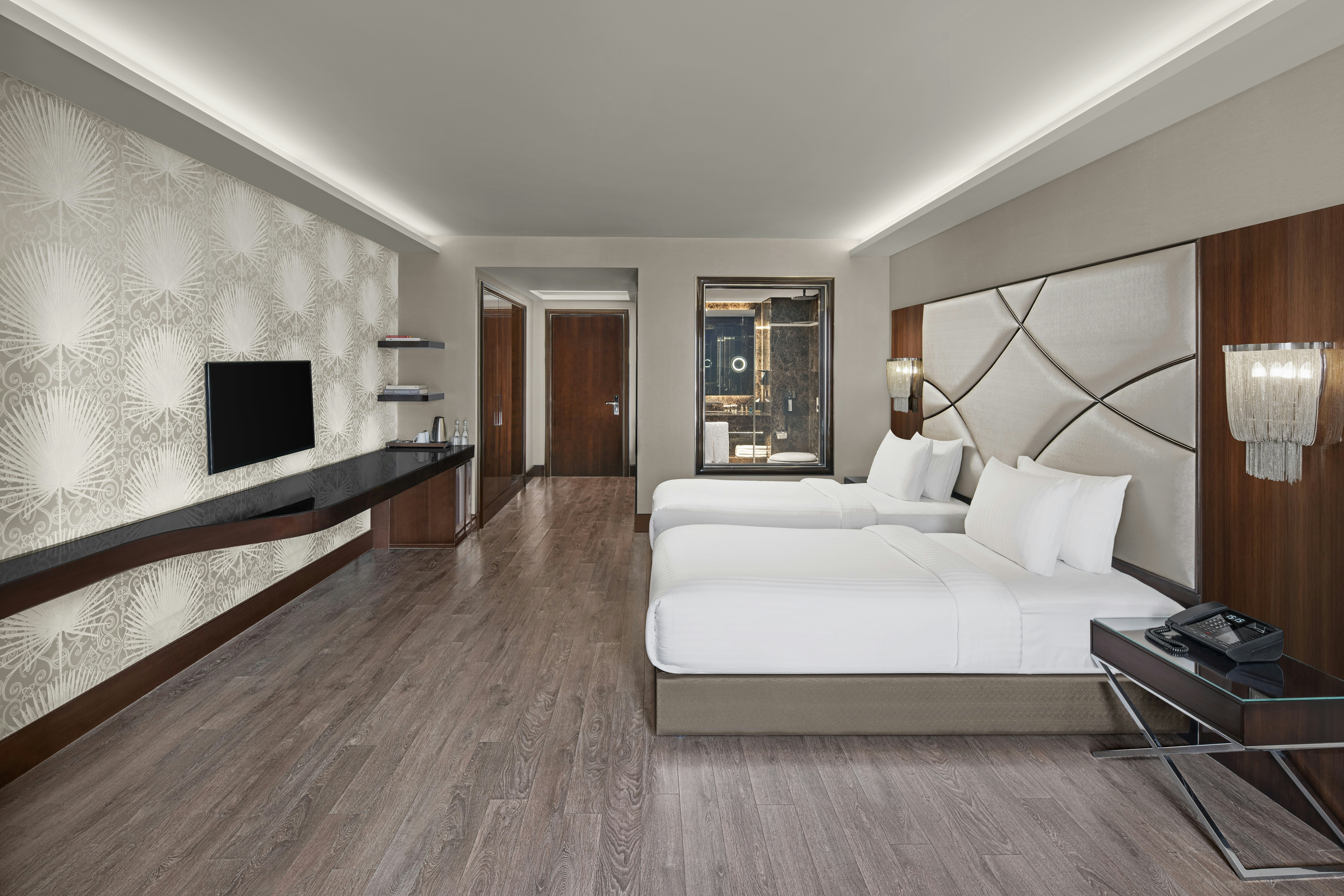 DELUXE, TWIN BEDS